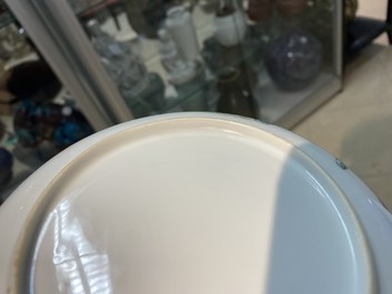 Une tasse et soucoupe en porcelaine de Chine famille rose, Yongzheng