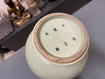 Een Chinese monochrome celadon 'yuhuchunping' vaas met floraal decor, Kangxi merk, 19e eeuw