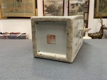 Un vase de forme carr&eacute;e en porcelaine de Chine qianjiang cai, sign&eacute; Ma Qingyun, 19/20&egrave;me