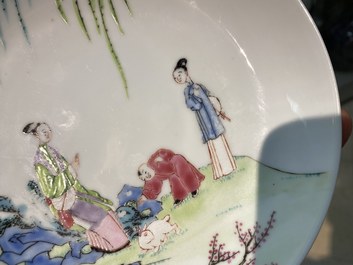 Une tasse et soucoupe en porcelaine de Chine famille rose, Yongzheng