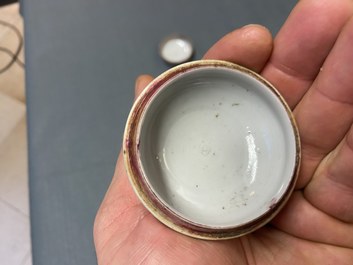 Un bol Dayazhai et deux bo&icirc;tes &agrave; p&acirc;te en porcelaine de Chine, 19&egrave;me