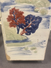 Un vase de forme carr&eacute;e en porcelaine de Chine en bleu et blanc, c&eacute;ladon et rouge de cuivre, Kangxi