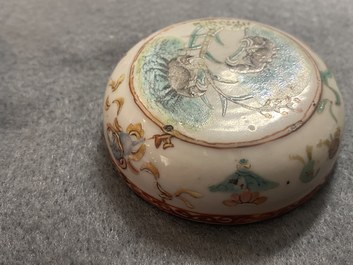 Un bol Dayazhai et deux bo&icirc;tes &agrave; p&acirc;te en porcelaine de Chine, 19&egrave;me