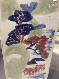 Un vase de forme carr&eacute;e en porcelaine de Chine en bleu et blanc, c&eacute;ladon et rouge de cuivre, Kangxi