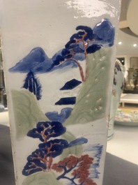 Un vase de forme carr&eacute;e en porcelaine de Chine en bleu et blanc, c&eacute;ladon et rouge de cuivre, Kangxi