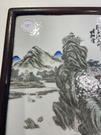 Een Chinese qianjiang cai plaquette met een landschap, 19/20e eeuw