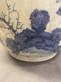 Trois grands vases en porcelaine de Chine en bleu et blanc, &eacute;poque Transition