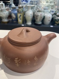 Deux th&eacute;i&egrave;res en gr&egrave;s de Yixing et un groupe en famille rose figurant Shou Lao, Kangxi et 20&egrave;me