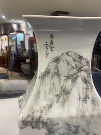 Un vase de forme carr&eacute;e en porcelaine de Chine qianjiang cai, sign&eacute; Ma Qingyun, 19/20&egrave;me