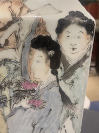 Un vase de forme carr&eacute;e en porcelaine de Chine qianjiang cai, sign&eacute; Ma Qingyun, 19/20&egrave;me