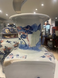 Un vase de forme carr&eacute;e en porcelaine de Chine en bleu et blanc, c&eacute;ladon et rouge de cuivre, Kangxi