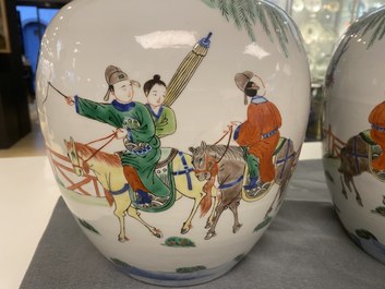 Une paire de pots couverts en porcelaine de Chine wucai, marque de Wanli, 19&egrave;me