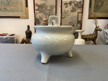 A large Chinese blanc de Chine censer with jade-topped wooden lid and stand, 18/19th C.