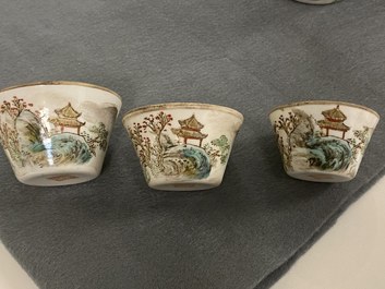 Neuf bols en porcelaine de Chine &agrave; d&eacute;cor de paysages, marque de Daoguang, 20&egrave;me