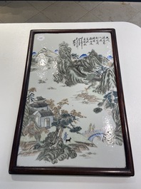 Een Chinese qianjiang cai plaquette met een landschap, 19/20e eeuw