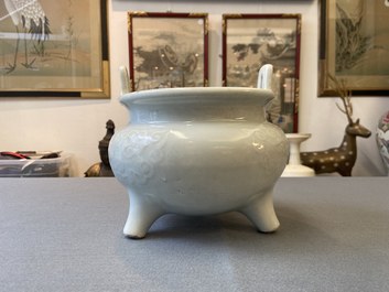 A large Chinese blanc de Chine censer with jade-topped wooden lid and stand, 18/19th C.