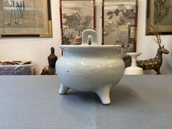 A large Chinese blanc de Chine censer with jade-topped wooden lid and stand, 18/19th C.