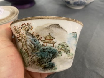 Neuf bols en porcelaine de Chine &agrave; d&eacute;cor de paysages, marque de Daoguang, 20&egrave;me