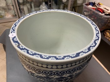 A Chinese blue and white fish bowl, 19th C.