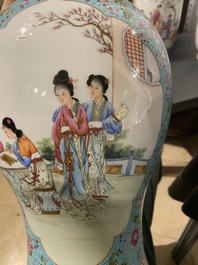 Drie Chinese famille rose vazen, Qianlong merken, Republiek