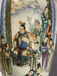 Un vase en porcelaine de Chine qianjiang cai &agrave; double d&eacute;cor, 19/20&egrave;me