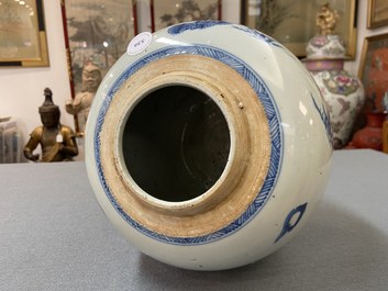 Un pot en porcelaine de Chine en bleu et blanc &agrave; d&eacute;cor des 'Trois amis de l'hiver', Kangxi