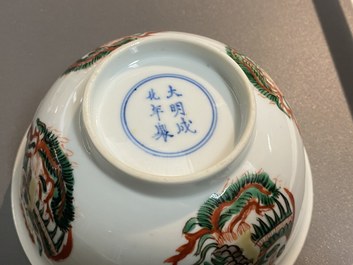 Een Chinese famille verte 'feniksen' kom, Chenghua merk, Kangxi