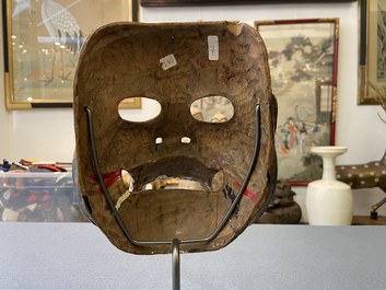 Een gepolychromeerd houten masker, Indonesi&euml;, Java, 19e eeuw