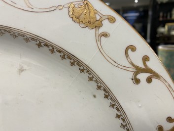 Un plat armori&eacute; 'van Beeftingh' en porcelaine de Chine pour le march&eacute; hollandais, Qianlong