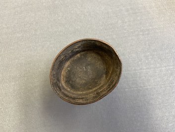 Un vase de type 'zhi' et un vase archa&iuml;que &agrave; deux anneaux, Chine, Song et Qing