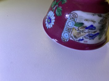 Drie Chinese famille rose koppen en schotels met robijnrode fondkleur, Yongzheng
