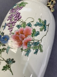 Un vase en porcelaine de Chine qianjiang cai &agrave; double d&eacute;cor, 19/20&egrave;me