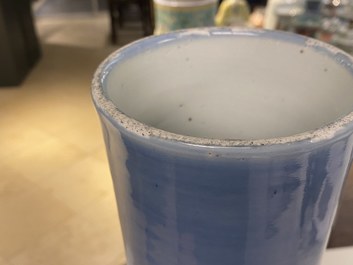 Un grand vase de forme 'tianqiu ping' en porcelaine de Chine clair de lune monochrome, 19&egrave;me