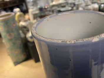 Un grand vase de forme 'tianqiu ping' en porcelaine de Chine clair de lune monochrome, 19&egrave;me