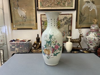 A Chinese two-sided qianjiang cai and famille rose vase, 19/20th C.