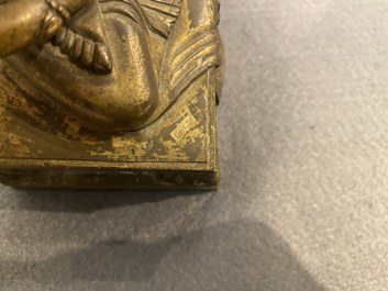 Une figure de Bouddha Amitayus en bronze dor&eacute;, Chine, Qianlong