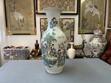 A Chinese two-sided qianjiang cai and famille rose vase, 19/20th C.