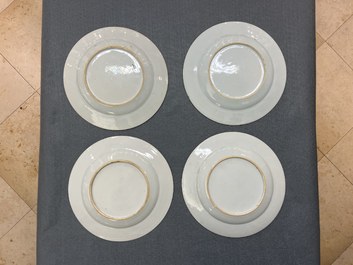 Six assiettes en porcelaine de Chine famille rose et une paire en bleu et blanc, Kangxi/Qianlong