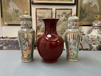 Three Chinese vases, a bowl and a dish, 19/20th C.