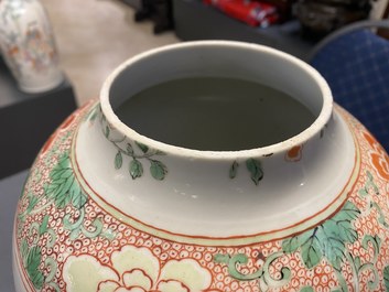 Un vase en porcelaine de Chine famille verte &agrave; d&eacute;cor de faisans, Kangxi