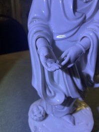 Une figure de Guanyin en porcelaine blanc de Chine de Dehua, Kangxi/Qianlong
