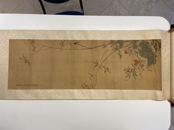 Sun Jia Shou (20&egrave;me), encre et couleurs sur soie: 'Branches fleuries aux oiseaux et insectes', dat&eacute; 1936