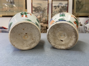Een paar Chinese wucai 'meiping' vazen, 19e eeuw