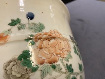 Une paire de jardini&egrave;res en porcelaine de Chine famille verte, 19&egrave;me