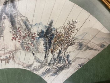 Ecole chinoise, encre et couleurs sur feuille d'&eacute;ventail: 'Paysage montagneux', 19/20&egrave;me