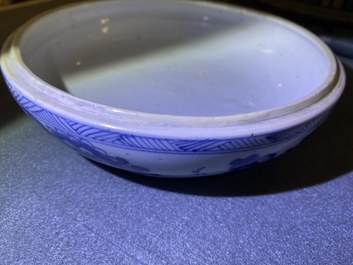 Een Chinese blauw-witte dekseldoos, Kangxi