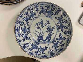 Onze assiettes en porcelaine de Chine en bleu et blanc, Kangxi et apr&egrave;s