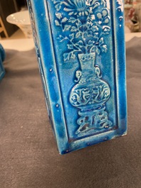 Vier Chinese monochrome turquoise vazen en een celadon vaas, 19/20e eeuw