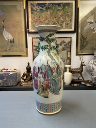 Un vase en porcelaine de Chine famille rose, 19&egrave;me