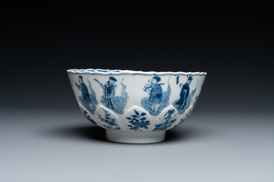 Een Chinese blauw-witte lotusvormige kom met onsterfelijken, Chenghua merk, Kangxi